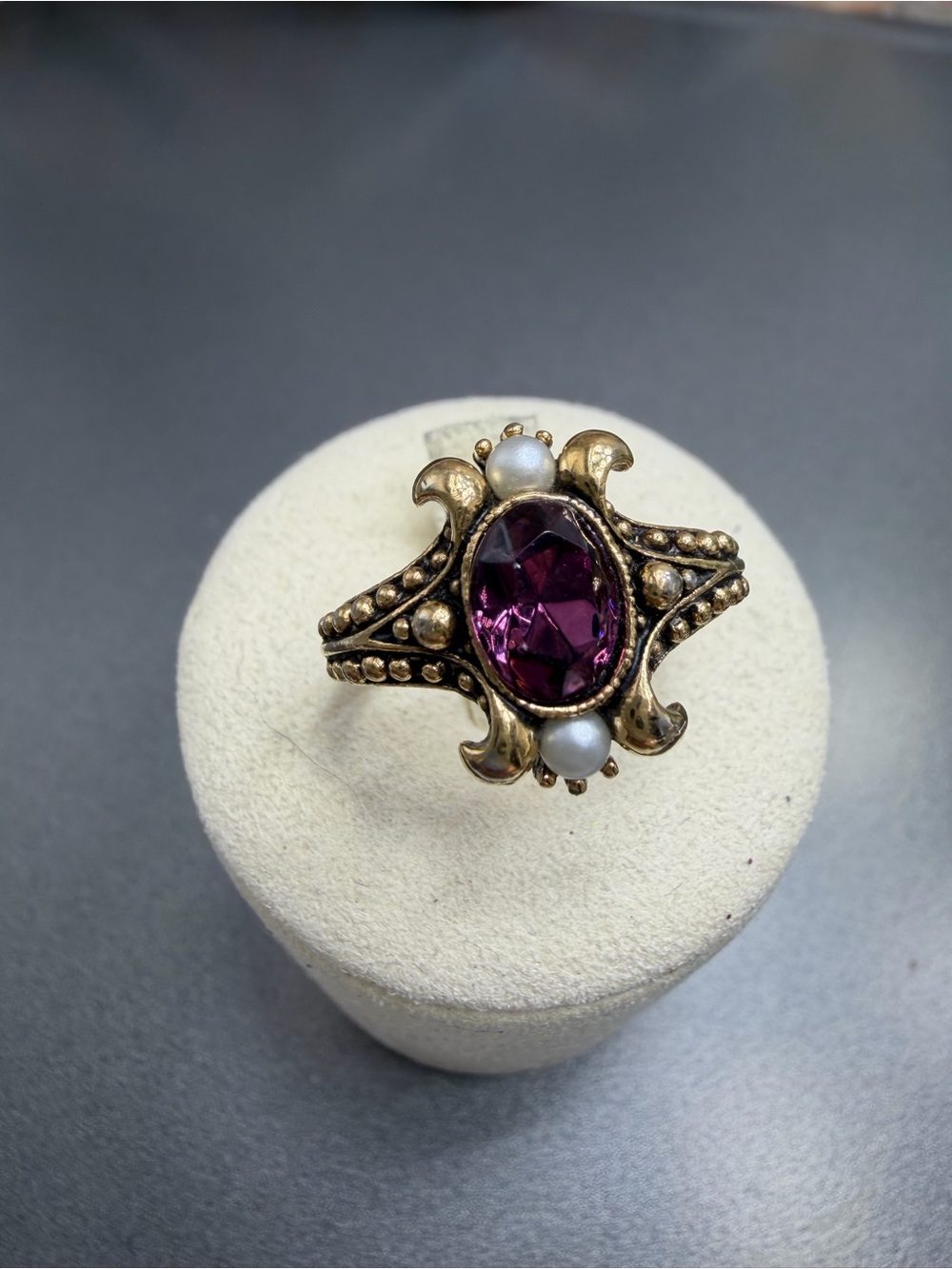 Vintage Avon  Ring with Purple Oval  Queensbury #455r